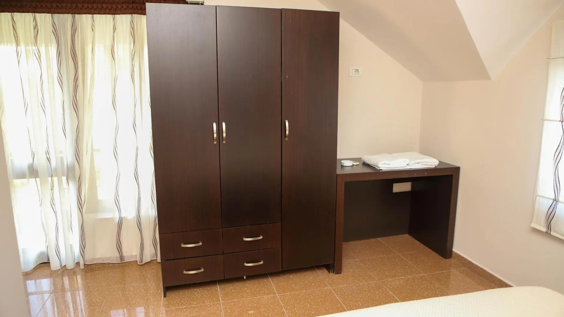 Hotel Antonia Ljaknasi Albania