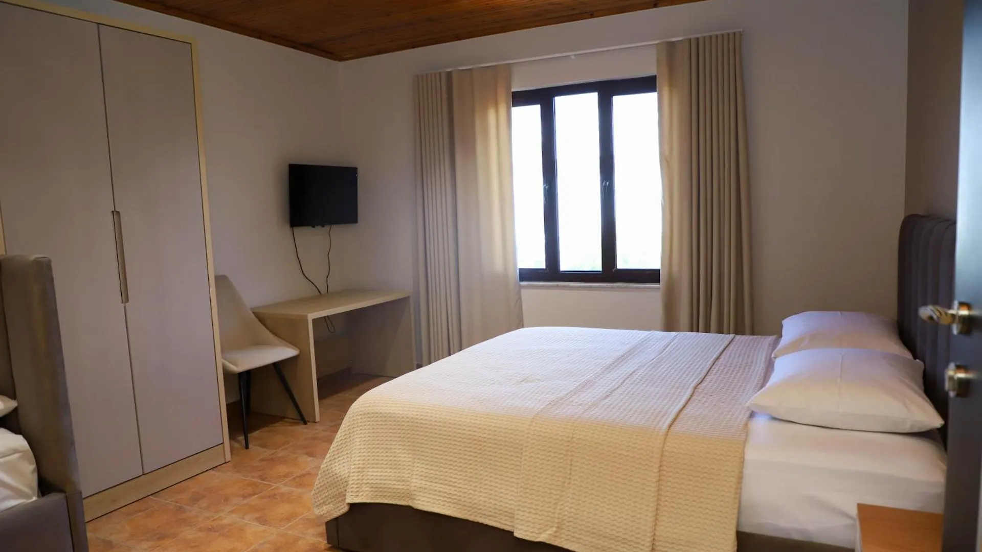 Hotel Antonia Ljaknasi