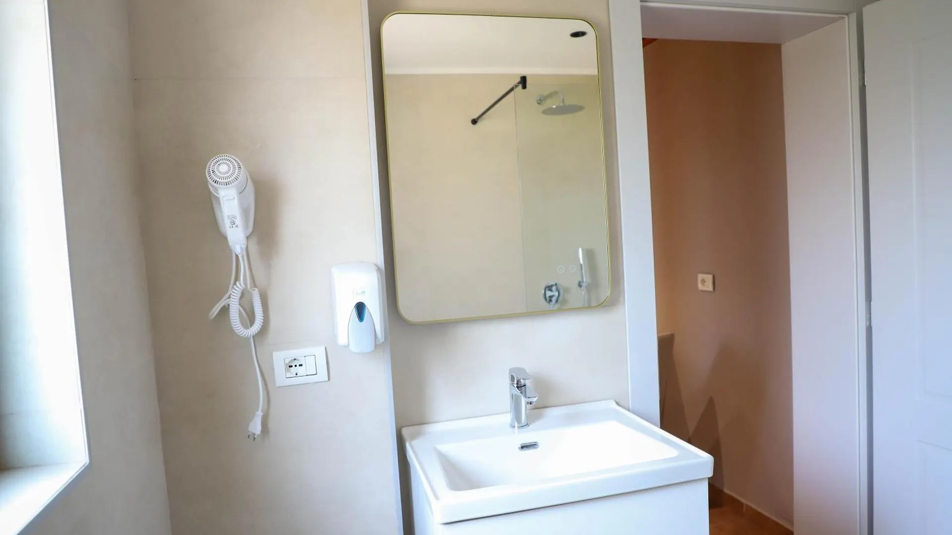 Hotel Antonia Ljaknasi