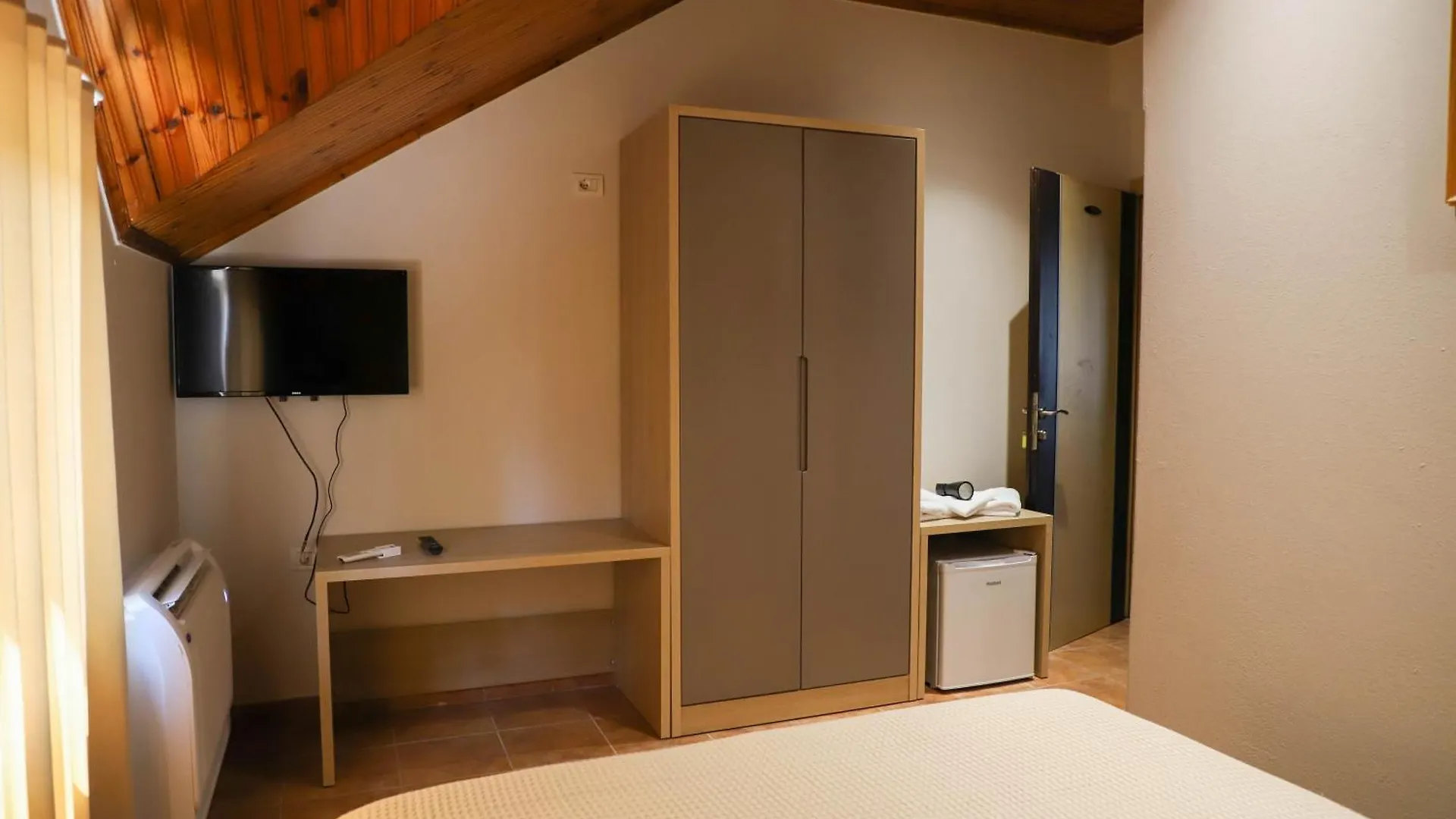 Hotel Antonia Ljaknasi 0*,  Albania